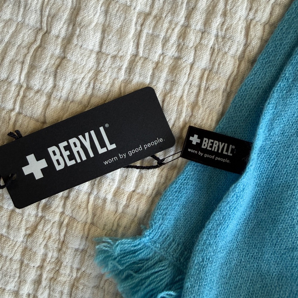 Beryll Womens Cashmere Wrap Scarf Turquoise Fringed Trim Shawl Knit New - Picture 3 of 9
